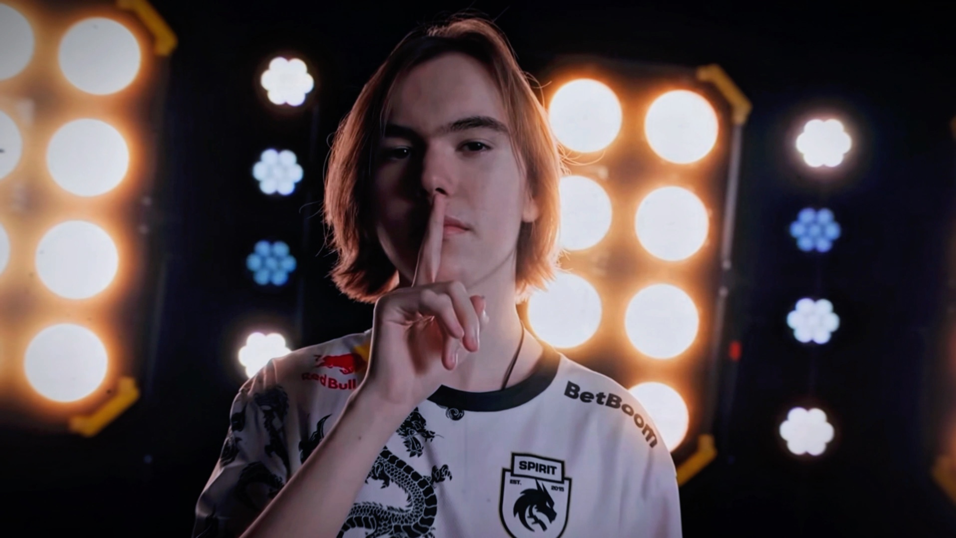 Zika Crocodile无法单独支撑队伍。HOYA Gnar在团战中做出了巨大贡献，成功扳平了比分