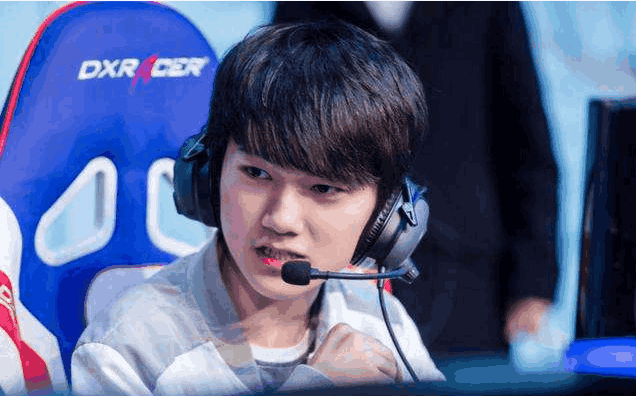 Valorant 夜市 2025赛季 ／／ 第一幕现已上线！