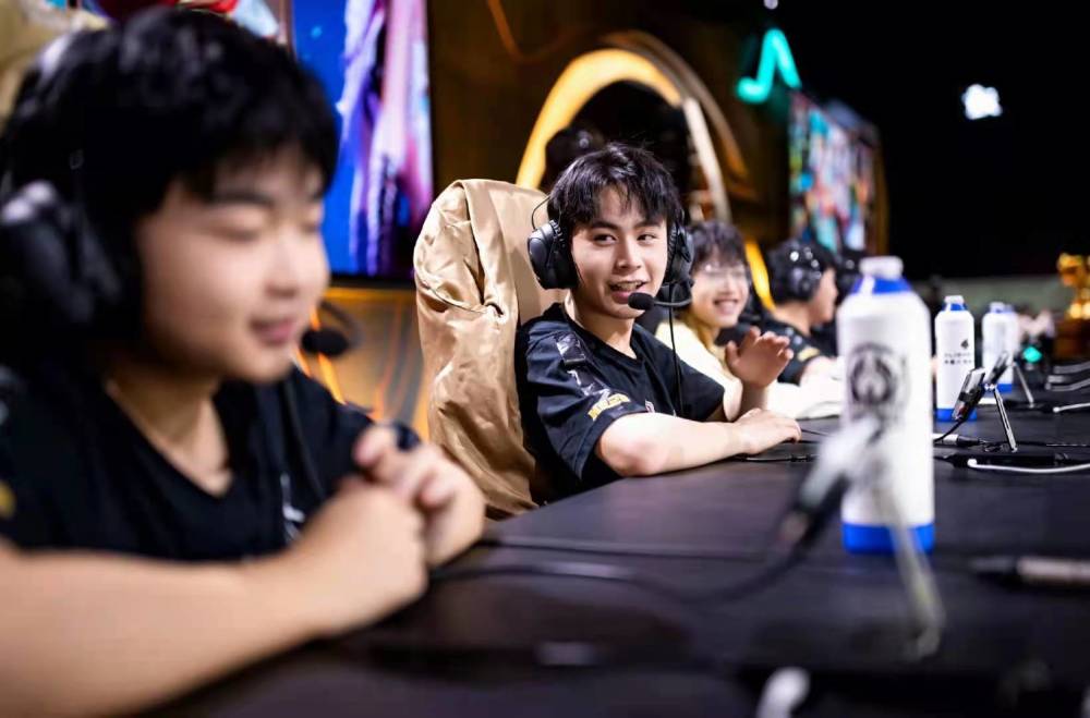 JD Gaming vs TES赛前预热：战鼓重擂，哪一方能拿下这场收官之战？