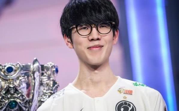 让我们携手并进！ Bilibili Gaming 官方： Easyhoon 将继续担任俱乐部教练